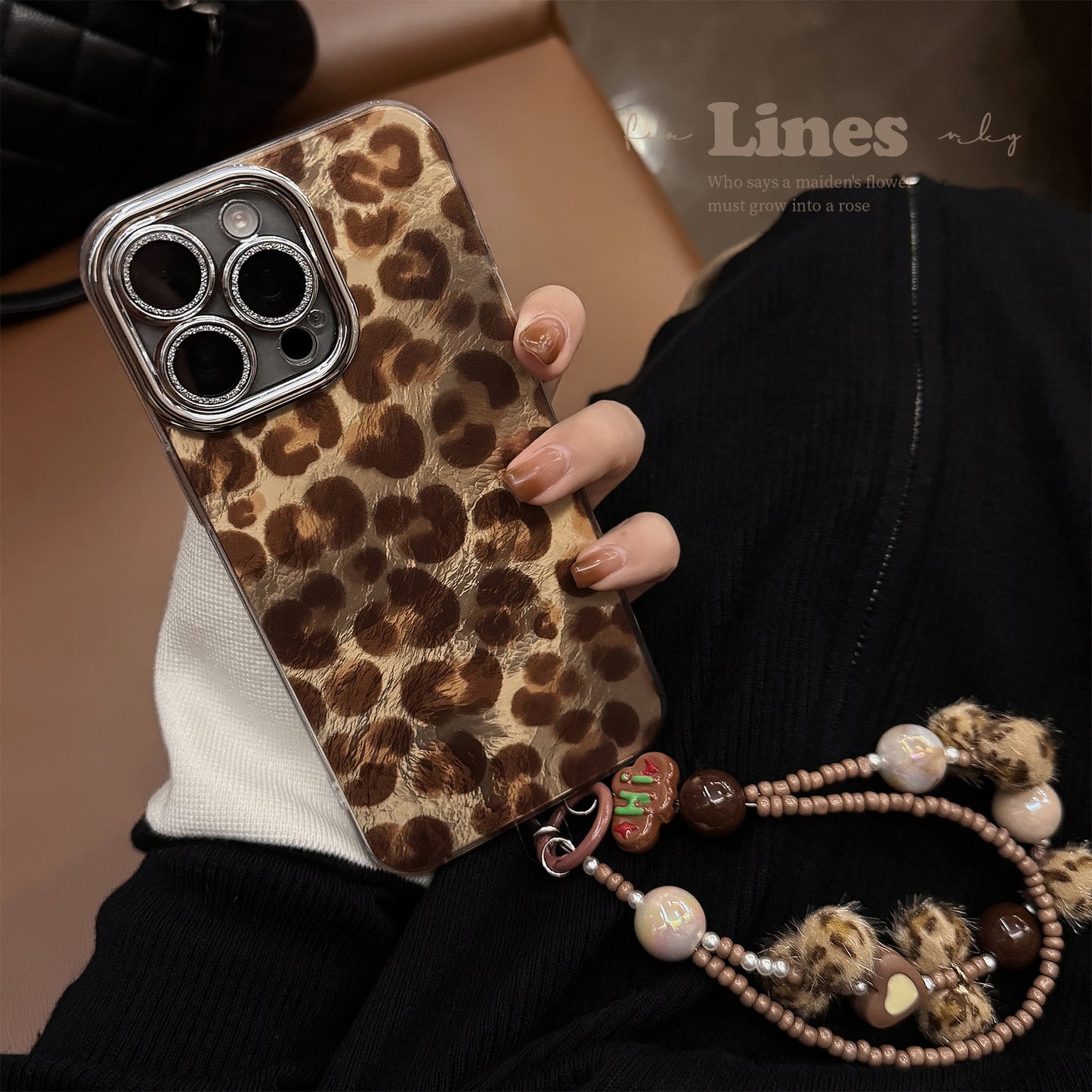 Retro Hot Girl Leopard Bracelet iPhone 16 Phone Case